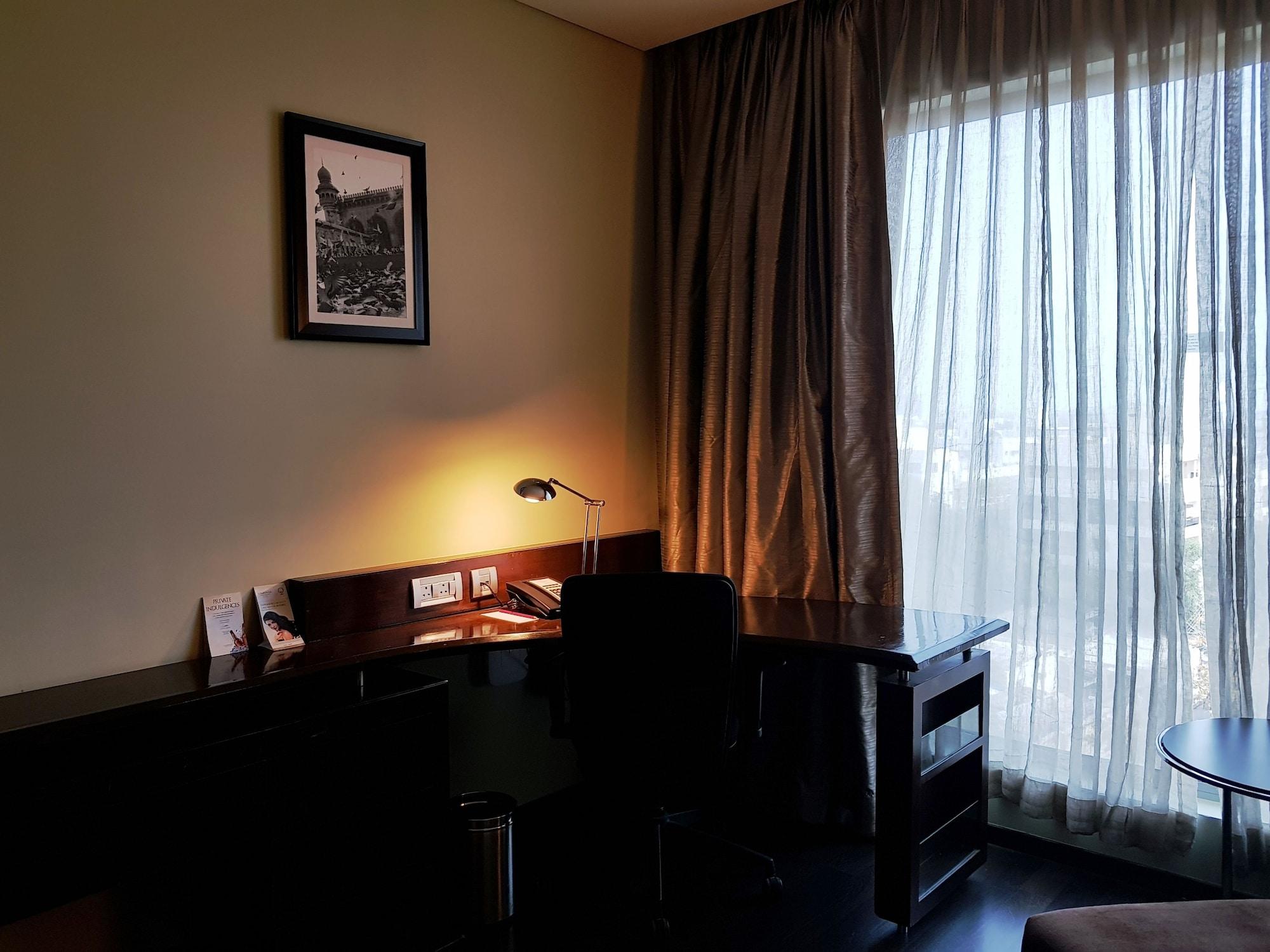 Hotel Vivanta Hyderabad, Begumpet 5*