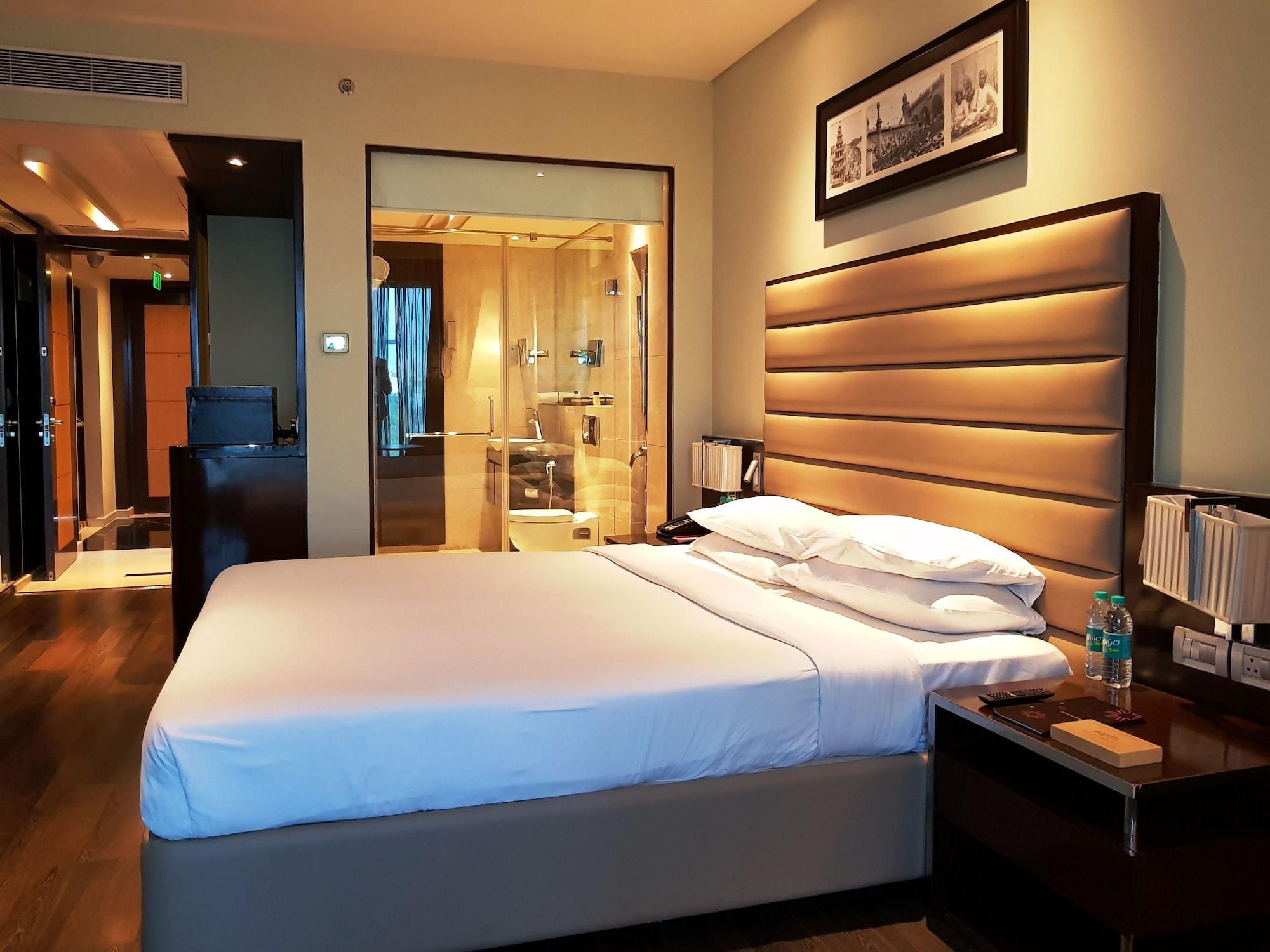 Vivanta Hyderabad, Begumpet Hotel 5*