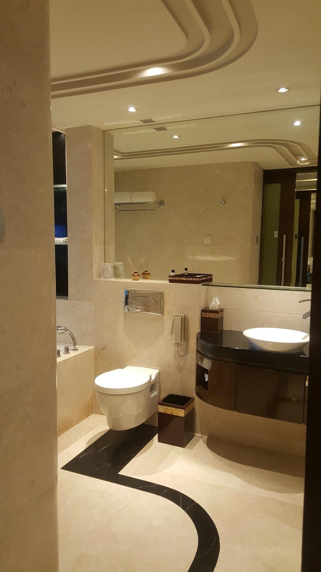 Hotel Vivanta Hyderabad, Begumpet 5*