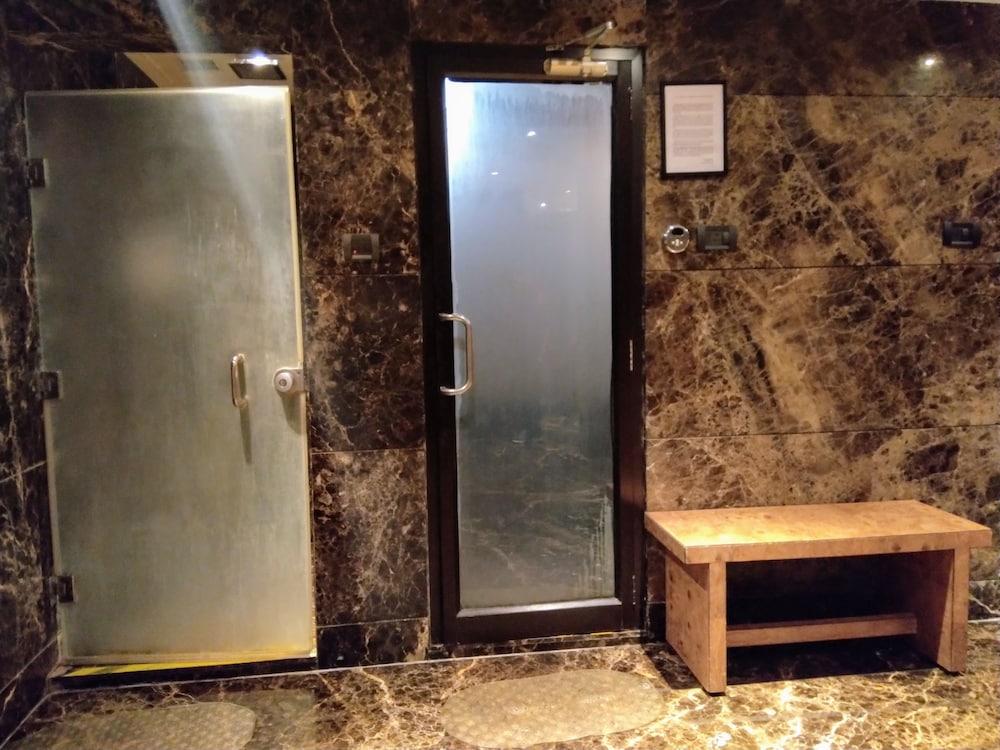 Vivanta Hyderabad, Begumpet Hotel Hyderabad