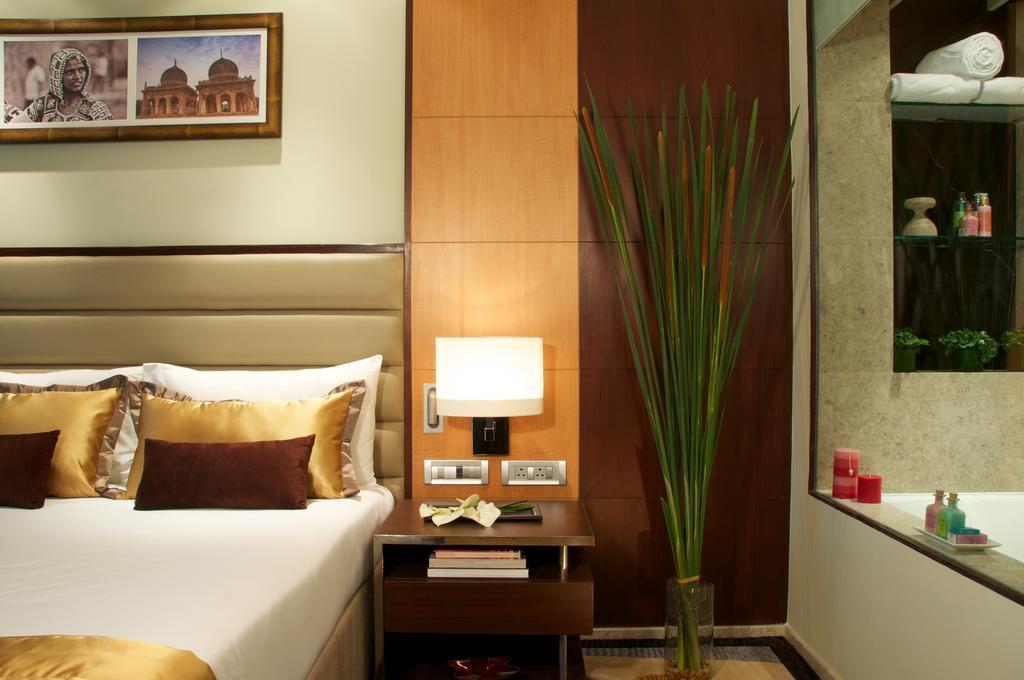 Hotel Vivanta Hyderabad, Begumpet Hyderabad